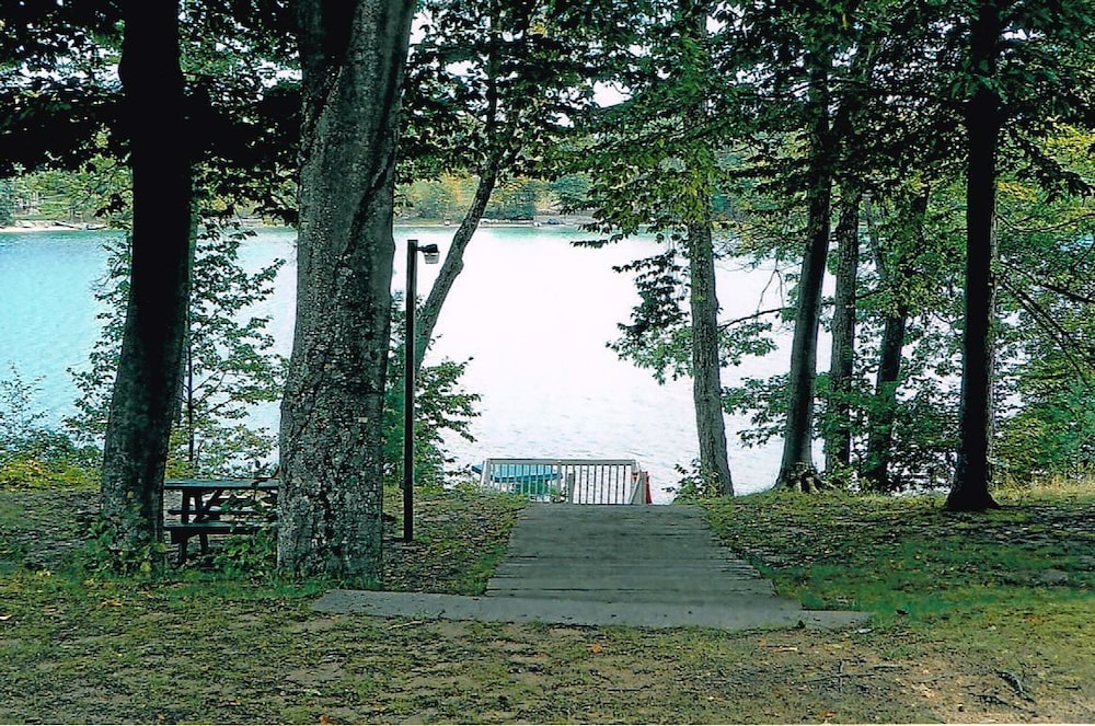 Dixon Lake Resort