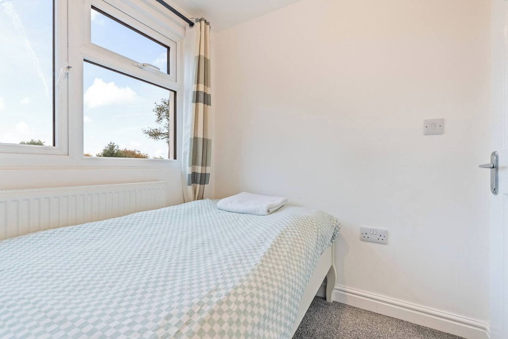 Beautiful 5 Bedroom Home in Coventry 14min to NEC