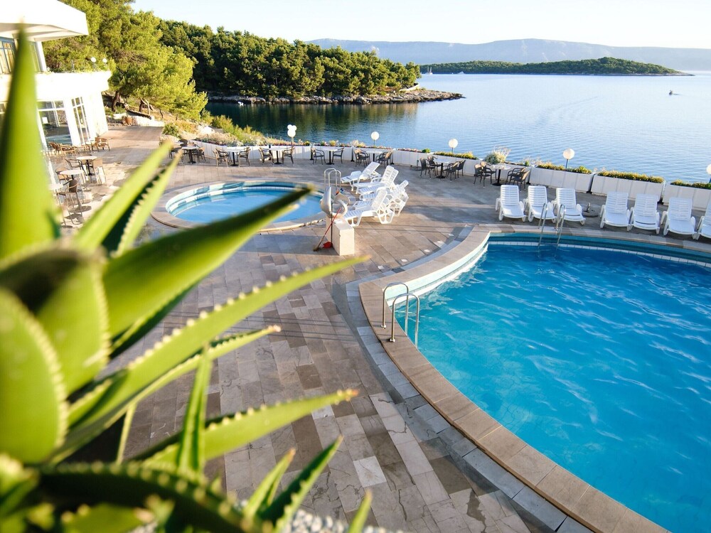 Beautiful Apartments in Jelsa, With Pool