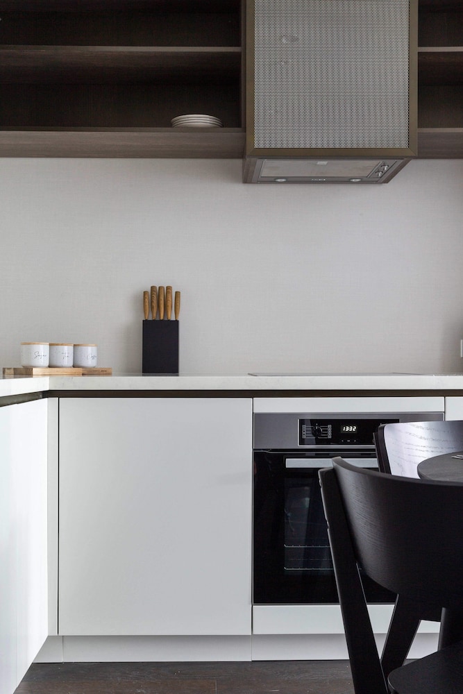 A Chic 2BR Apt Right Next to Melbourne Central