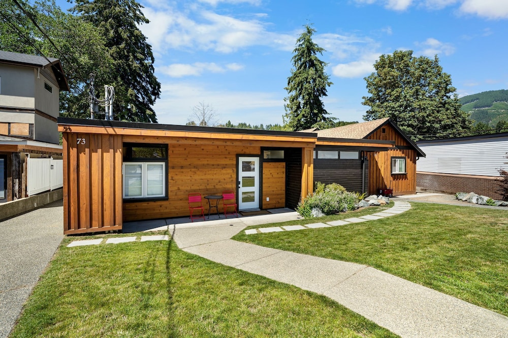 Riverside by Cowichan Lake Cottages