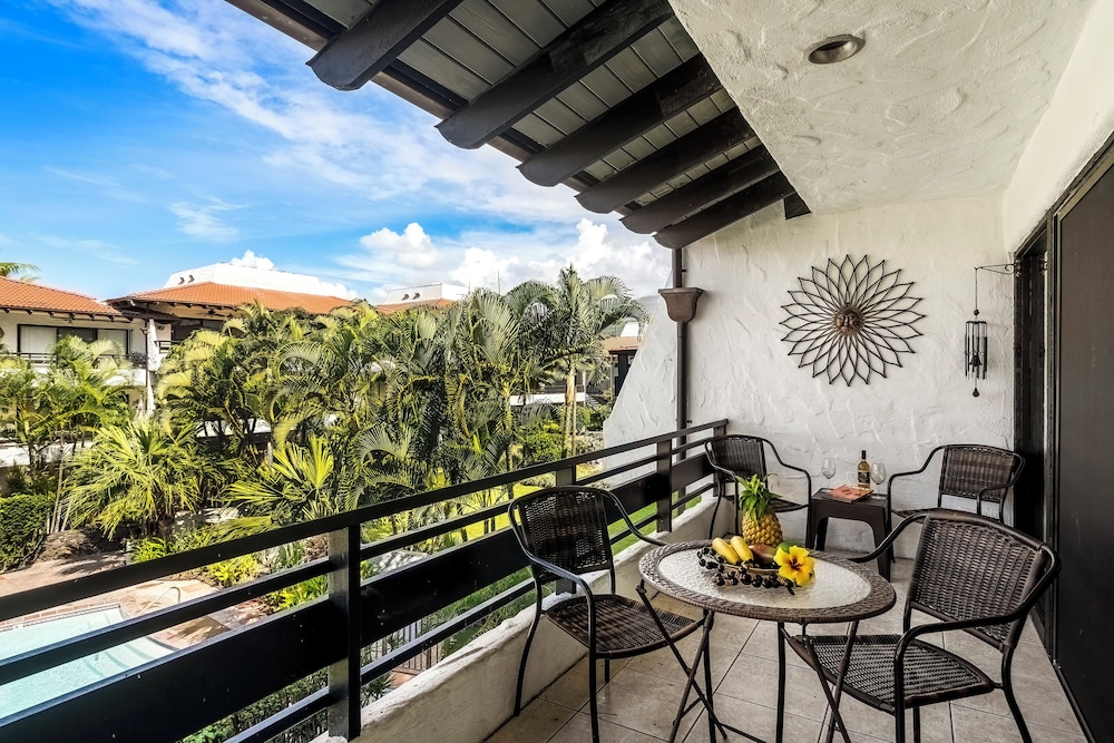 Updated Top Floor - Ocean Views - Vrkcv