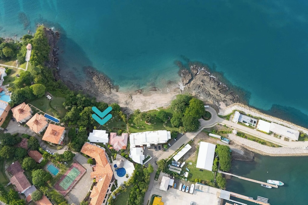 Flamingo Marina Private Beachfront Escape