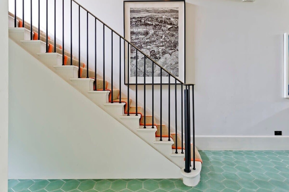 Gorgeous & Grand 5 Bed House, Holland Park