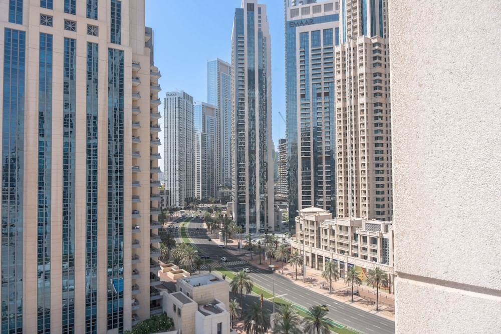 1 Bedroom and Situated Near Burj Khalifa and Dubai Mall