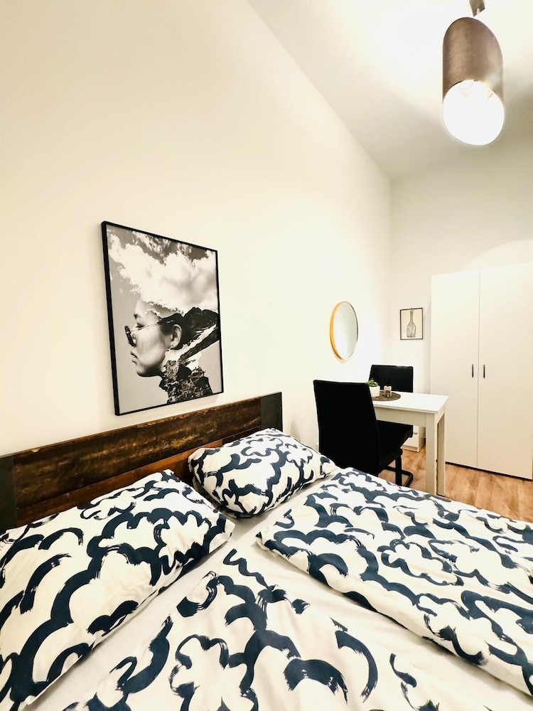 5BR Apt For 10 Walk to Kaufpark Alterlaa