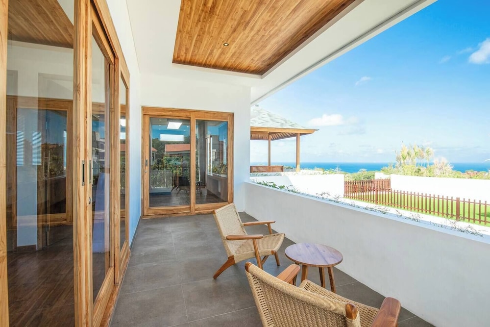 Luxurious 6 BR With Sea View, 5 Mins to Savaya