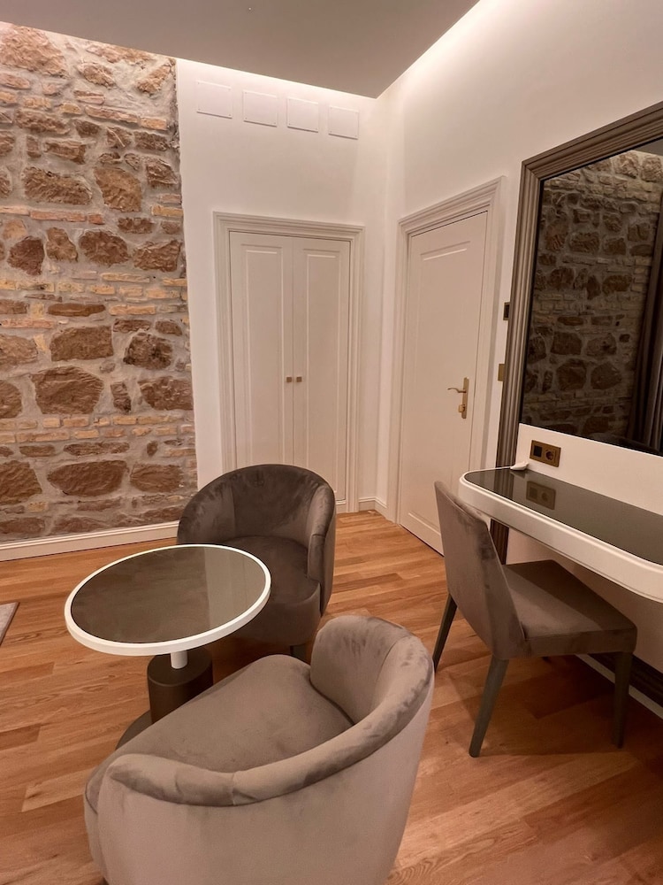 Martina Suites