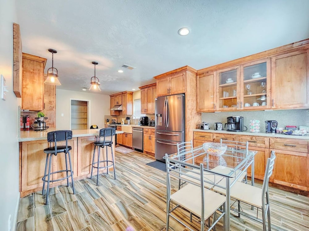 Katy Oasis w Game Room