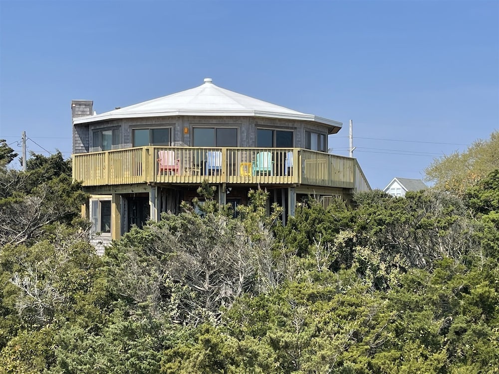 Dune Rose 3 Bedroom Cottage by RedAwning