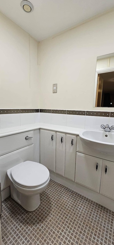 Modern & Lovely 2 Bed in London