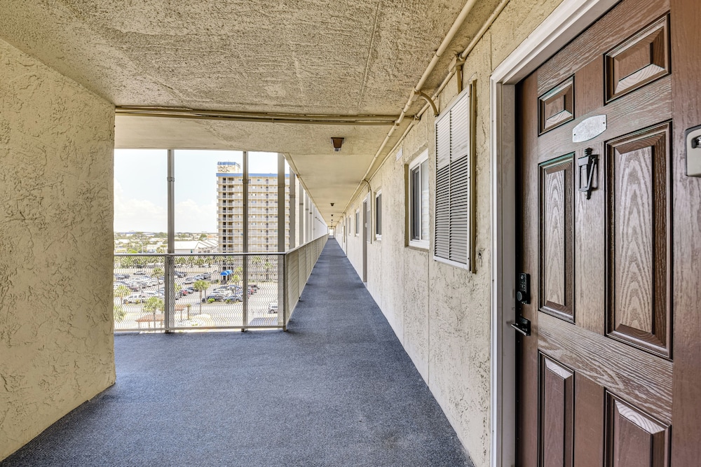 Beach & Pool Access: Regency Towers Condo in Pcb!