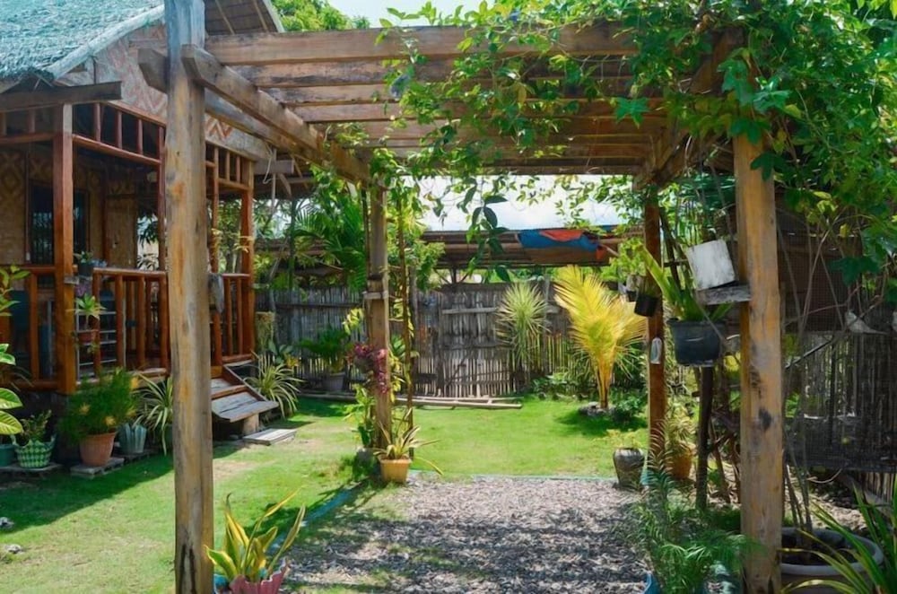 Titanic's Nipa Huts by Hiverooms