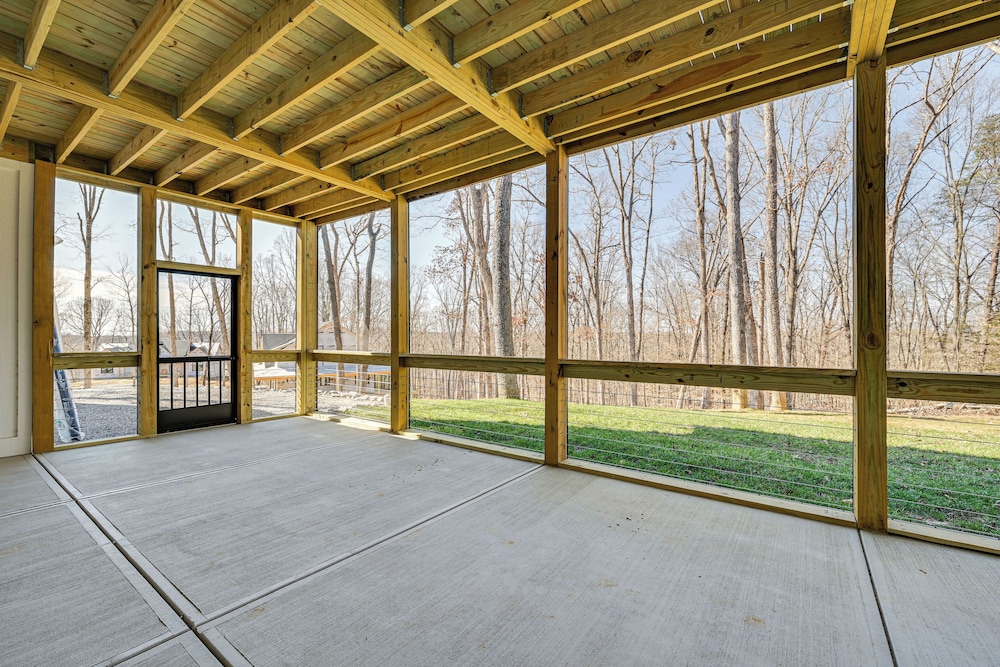 Nolin Lake Views: Spacious Home in Clarkson!