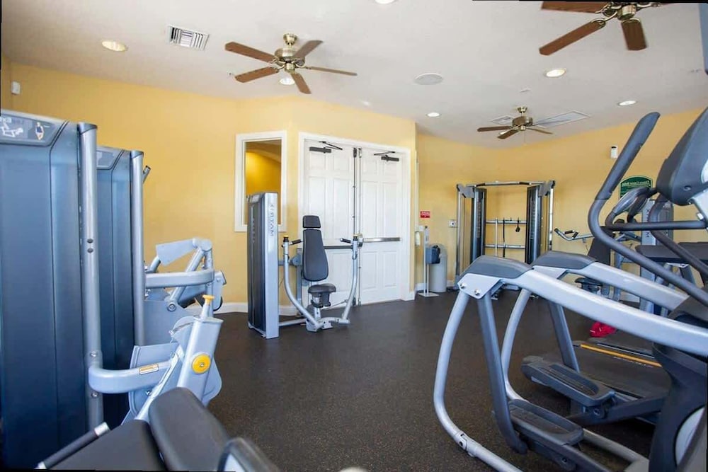 Spacious 2Bd Condo - Pool Hot Tub - Near I-drive
