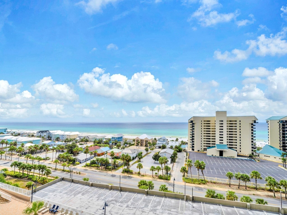 Laketown Wharf 906