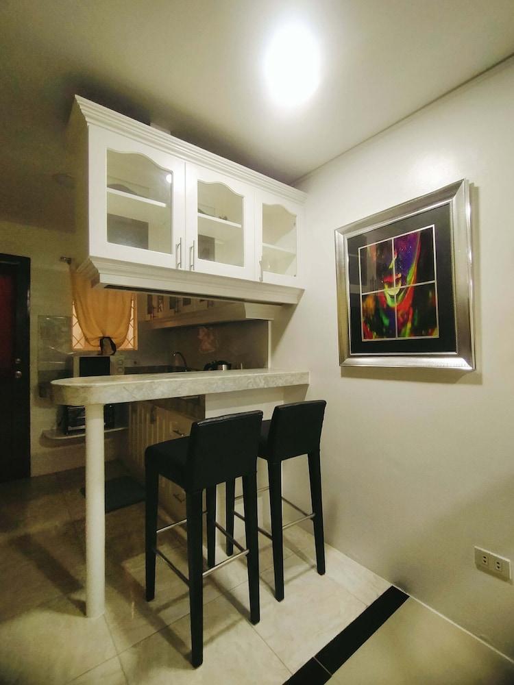 Kandi Suites 2BR with private Jacuzzi