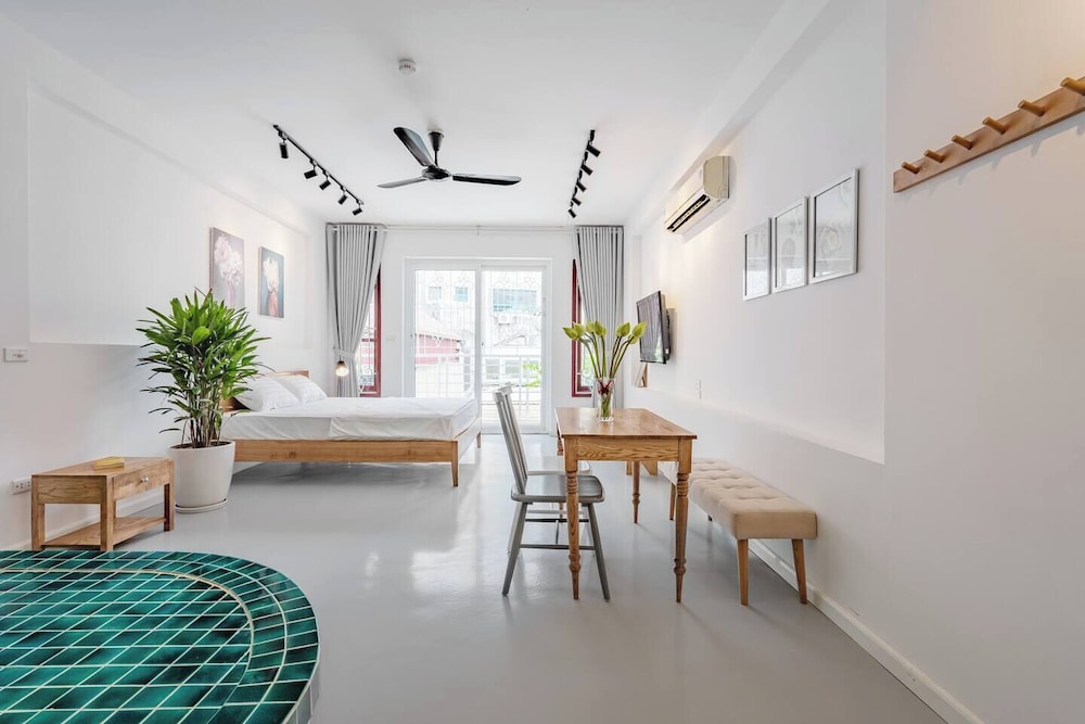 Rooftop Green Oasis