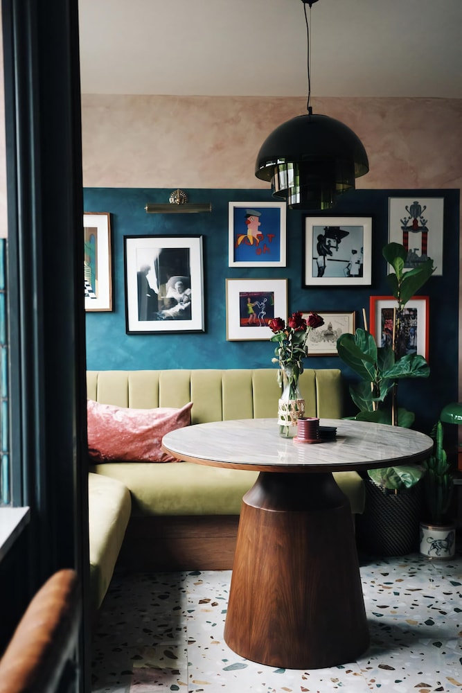 Peaceful & Unique Maisonette in Central London