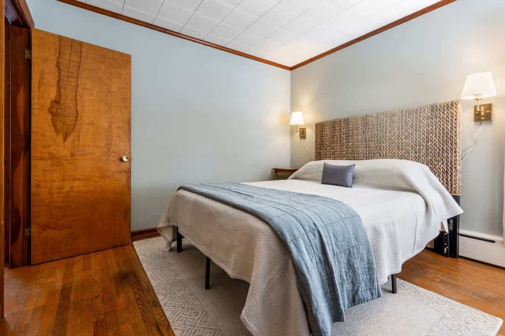 Bayview Beach Cottage For 4!