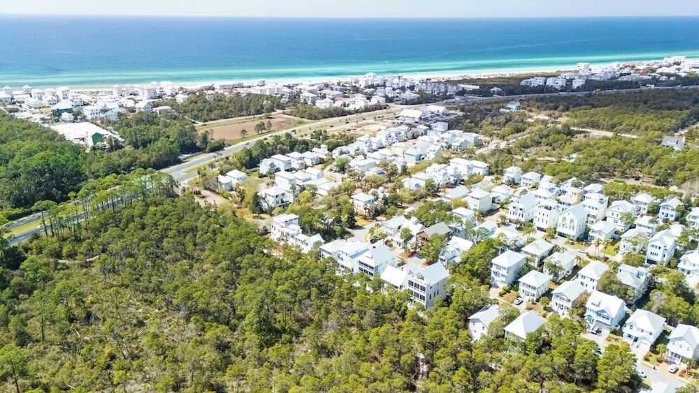 Near Inlet Beach Access&lake Powell, Pool, Patio Lounge G'day 30A by Avantstay