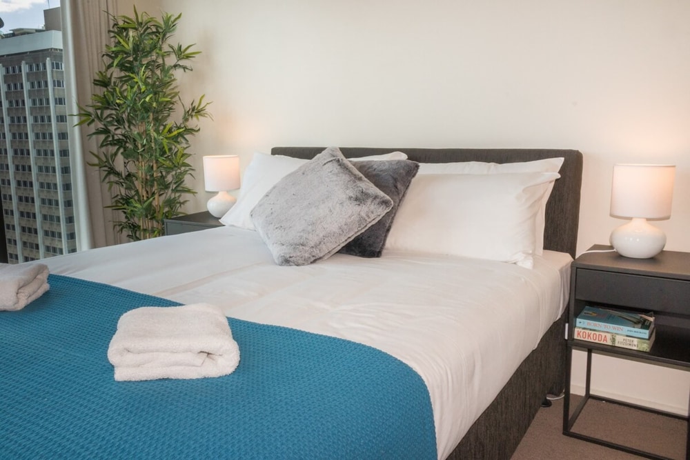 1 Bedroom Studio Apartment near Eagle Street view 4