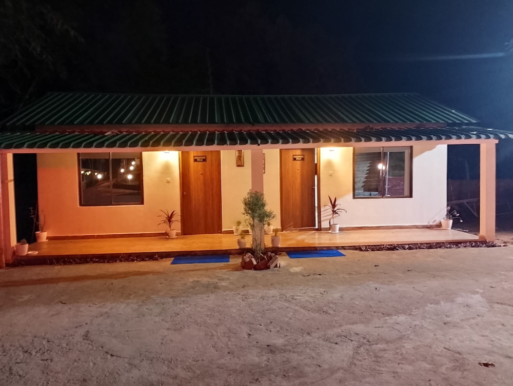 HIYAS RETREAT