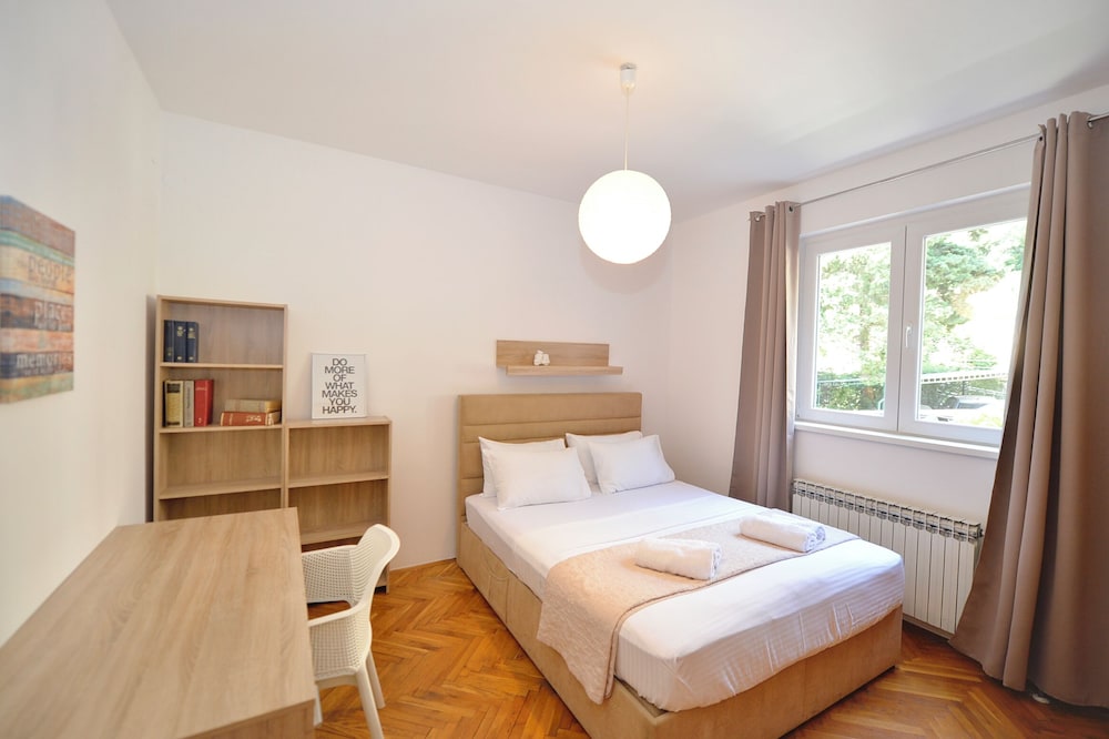 HOUSE 44 Apartments