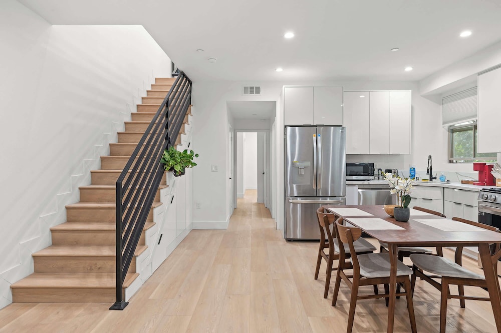 Not Affected by the Fire/modern 5BR Home With Parking, Near LA Attractions #4
