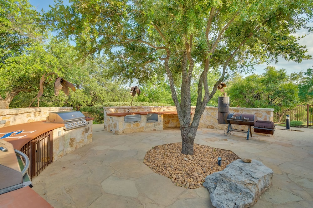 Jonestown Condo on Lake Travis w/ Community Pool! - Property Image 13