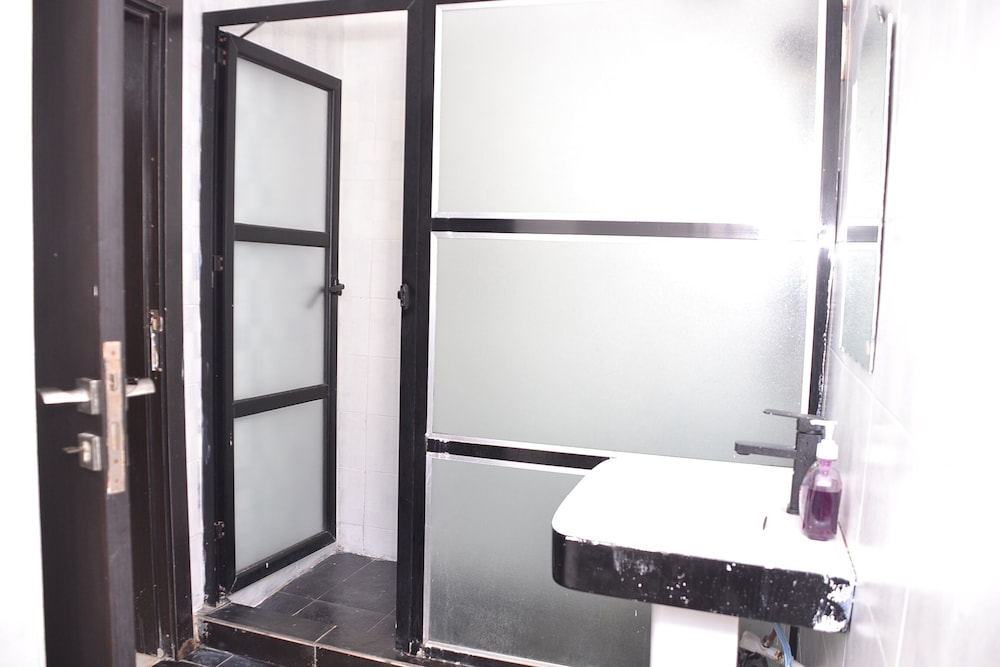 Luxury Hotel Deluxe Room - Sleeps 2 - Gym - Pool