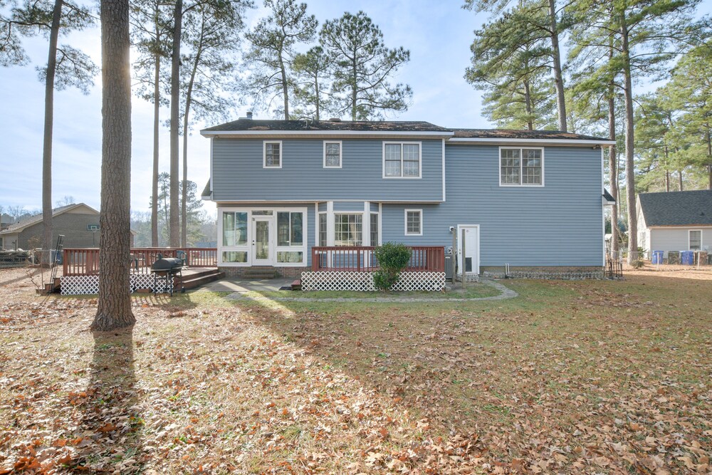Lovely Fayetteville Home: Deck & Fireplace! view 5