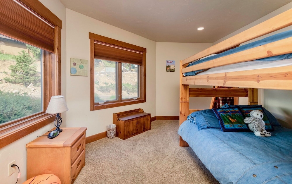Elk Summit Vacation Home At Windcliff 5 Bedroom Home by RedAwning
