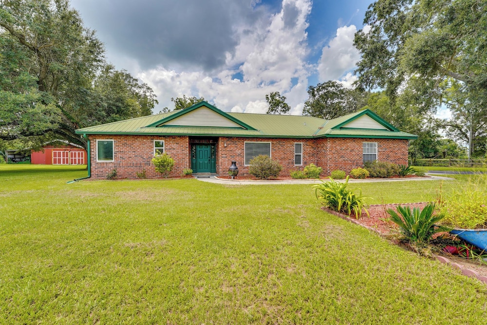 Welcoming Home w/ Yard on 20 Acres in High Springs