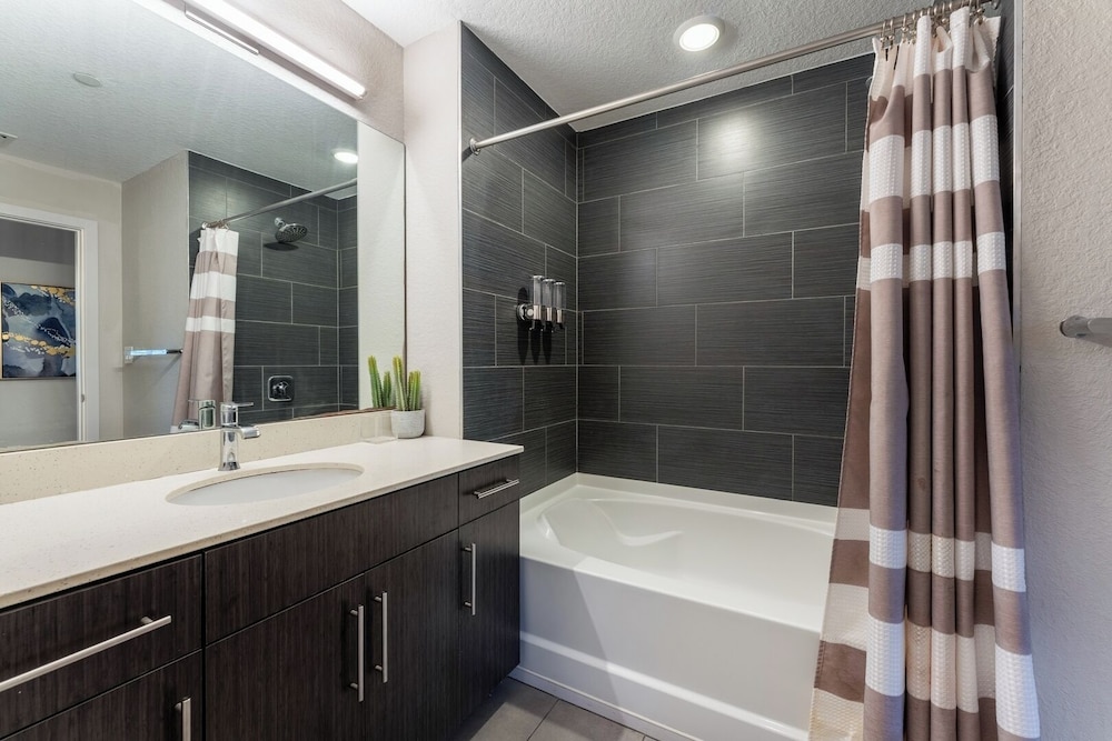 Daytona 3BR Getaway Pool, Gym, Pet Friendly
