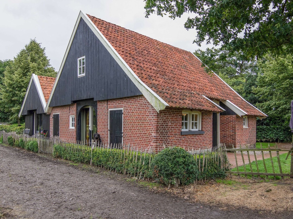 Farmhouse in Enschede Near Forest view 4
