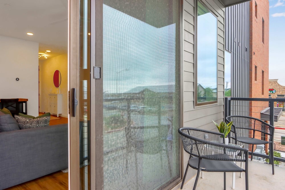 Creekside Modern Condo for 4