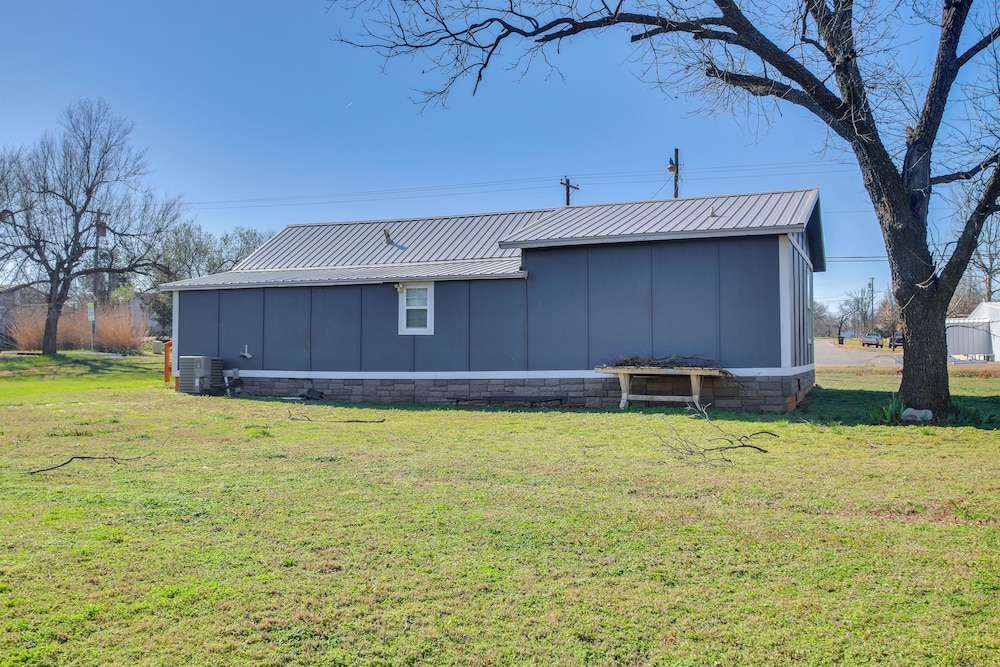 Pet-friendly Home w/ Porch Near Chickasha!