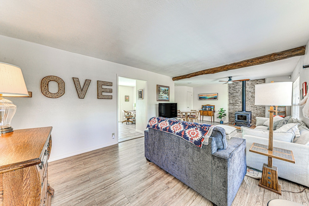 1 Mi to Alto Lake: Mtn-view Home w/ Large Yard!