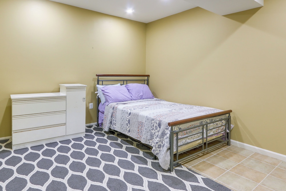 Clarksburg Getaway Near DC + Baltimore Sights!