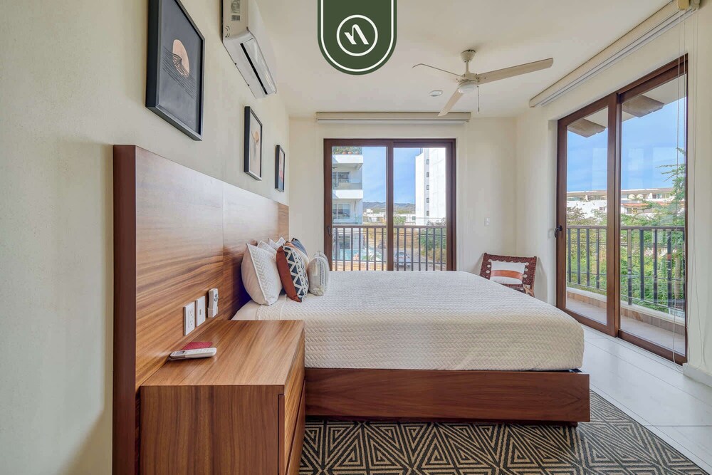 Oceanview 3 BR Condo Near the Beach - Pool