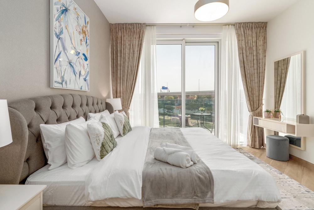 Whitesage - Super Spacious Apt with Dubai Garden Glow Views