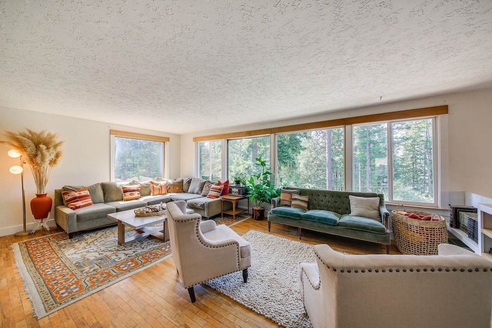 Chic Idaho Retreat w/ Hot Tub, Grill  Pool Table! - Property Image 13