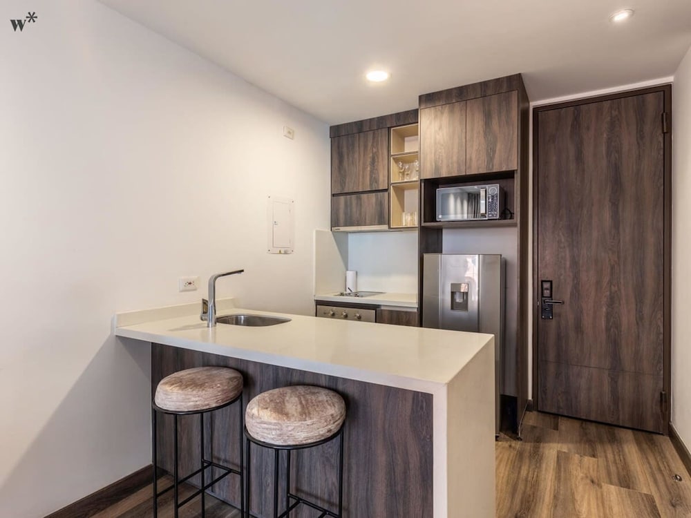 w Luxury 1BR w Great Terrace in Chico