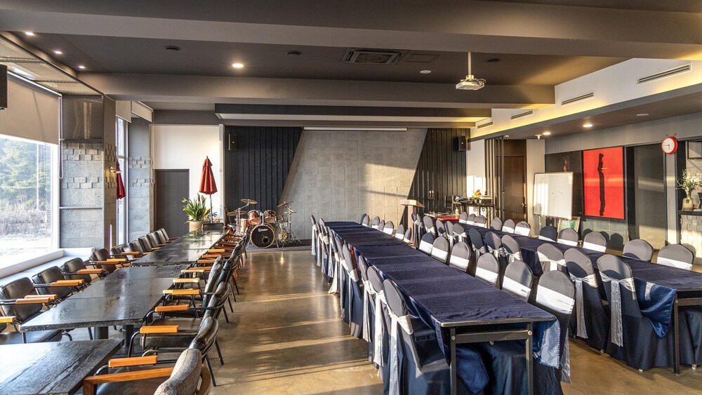 meeting & event spaces