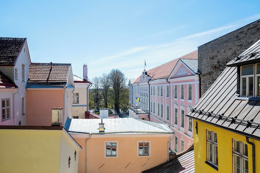 Toompea Castle 2 BR Old Town Apartment