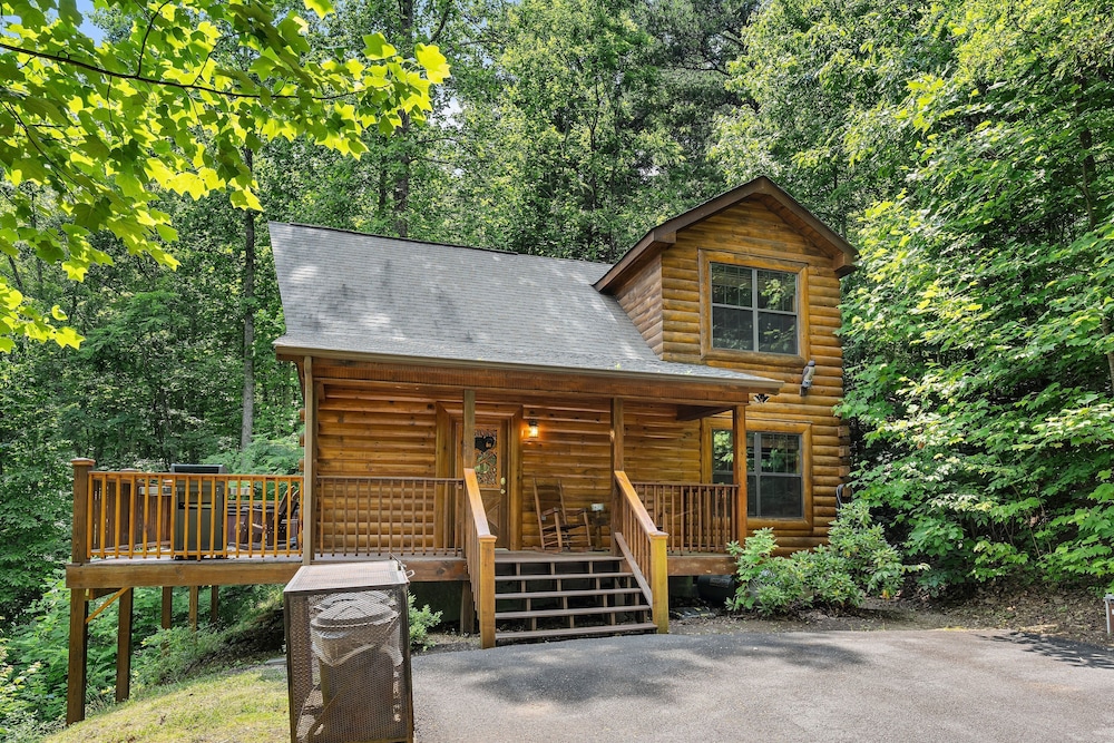 Caught Ya Peek'n 1 Bedroom Cabin by RedAwning