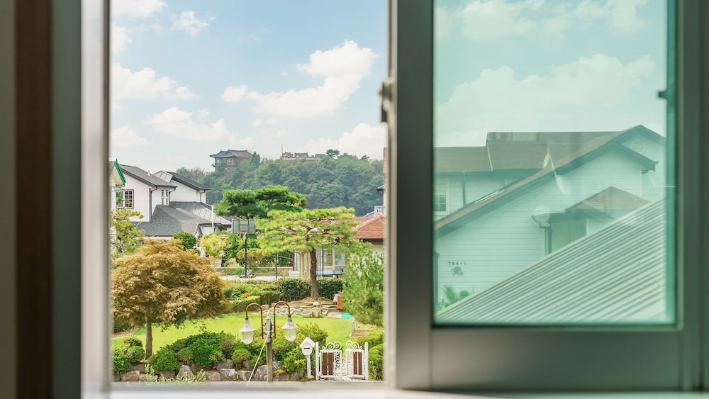 Beyand Private Pool Villa Pension, Daebu