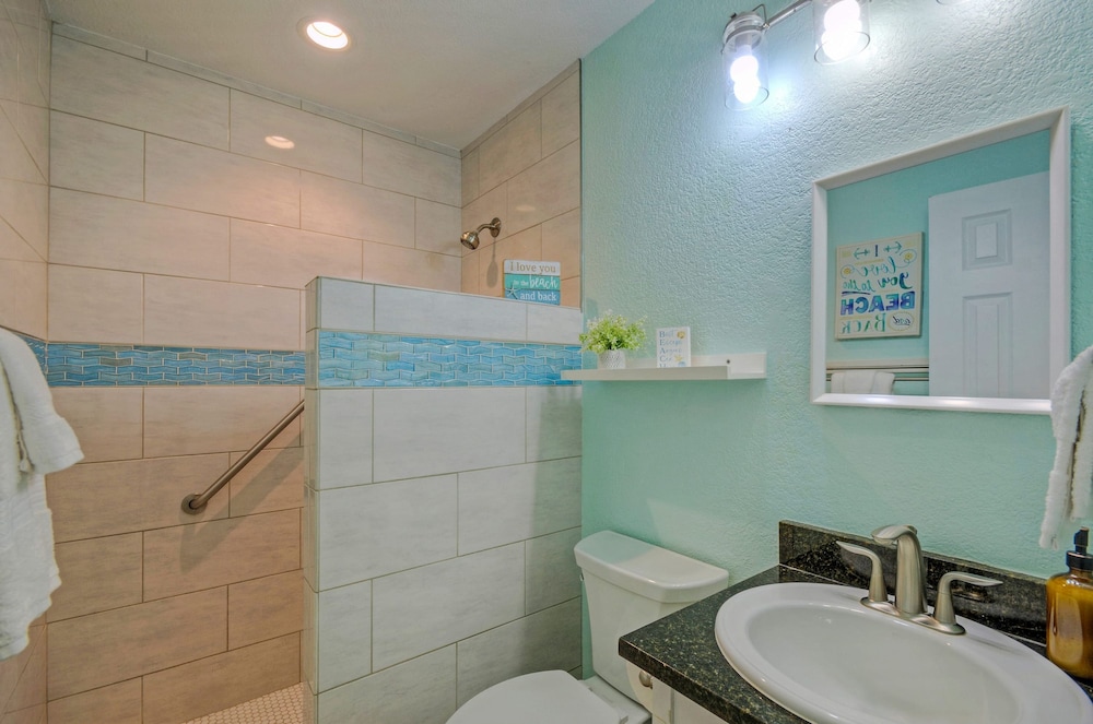 3 Condos in Beachfront Complex w Pool Sleeps 22 Island Retreat 3-unit Buyout