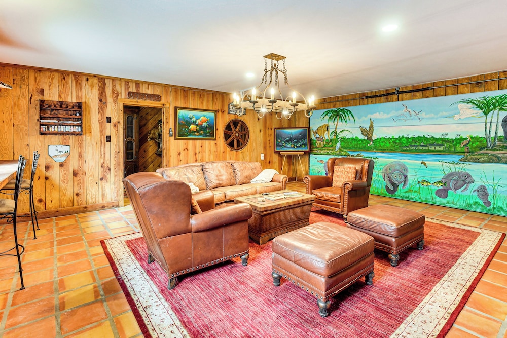 Sandy Shore & Multi-boat Dock! St Johns River Home